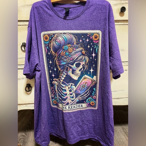 Purple “The Reader” Tarot Card Graphic T-Shirt - Picture 1 of 2